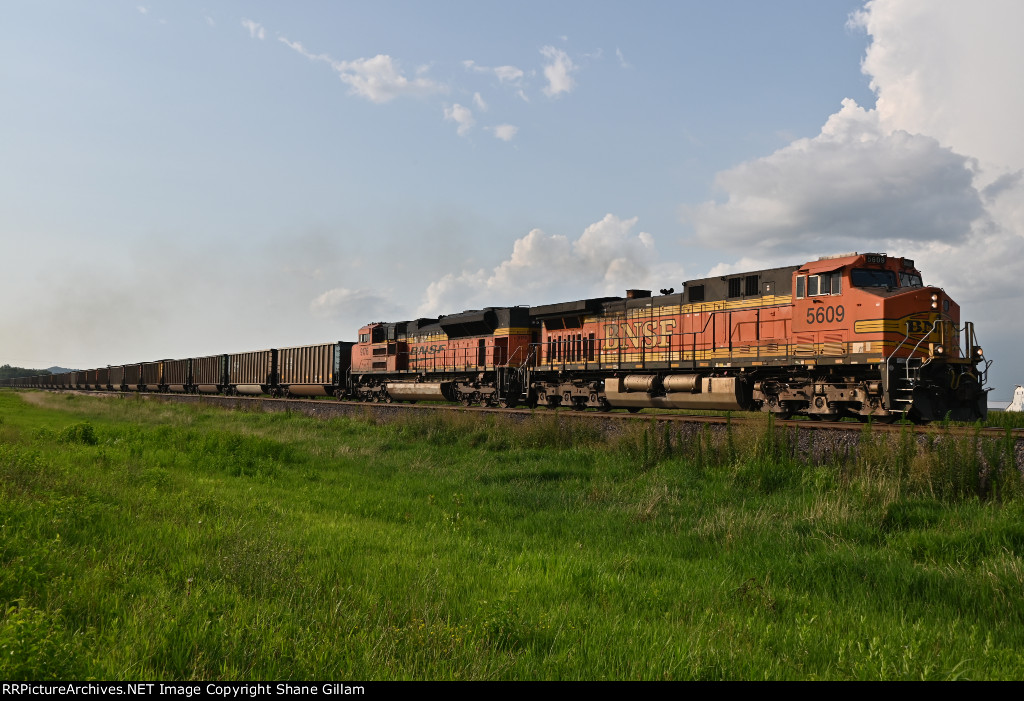 BNSF 5609